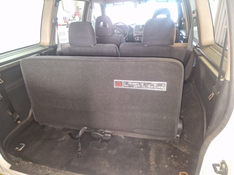 Nissan Terrano 2,7 TDi 4x4 7 sjedala 160tkm, fotografija 16