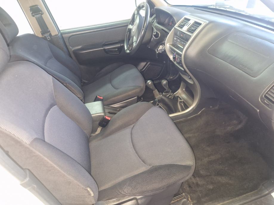 Nissan Terrano 2,7 TDi 4x4 7 sjedala 160tkm, fotografija 17