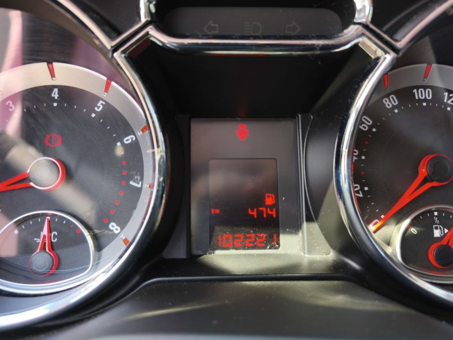 Opel Adam 1.2 - Registriran godinu dana! 6/27, fotografija 11