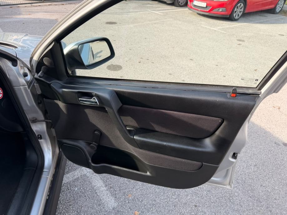 Opel Astra 1,2 AUTO ODLICAN ZA SVOJE GODINE BEZ ULOGA, fotografija 13