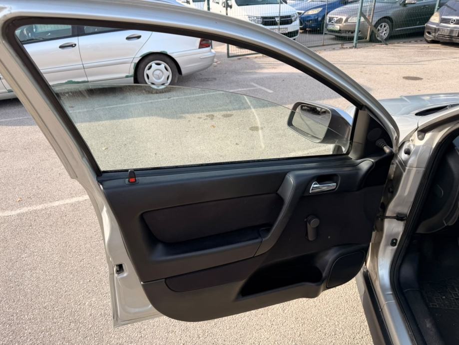 Opel Astra 1,2 AUTO ODLICAN ZA SVOJE GODINE BEZ ULOGA, fotografija 16