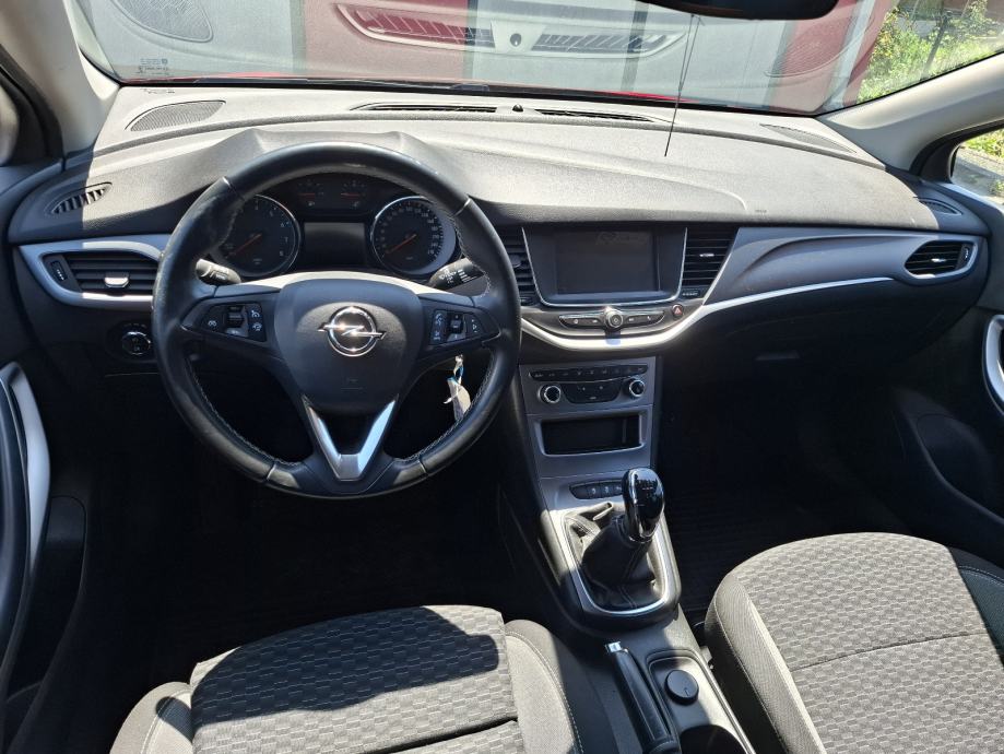 Opel Astra 1,2 Turbo, fotografija 9