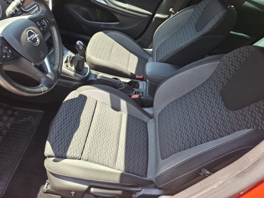 Opel Astra 1,2 Turbo, fotografija 10