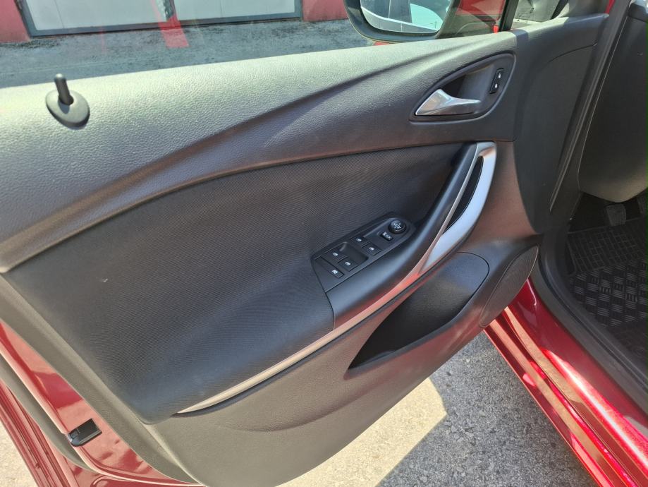 Opel Astra 1,2 Turbo, fotografija 8
