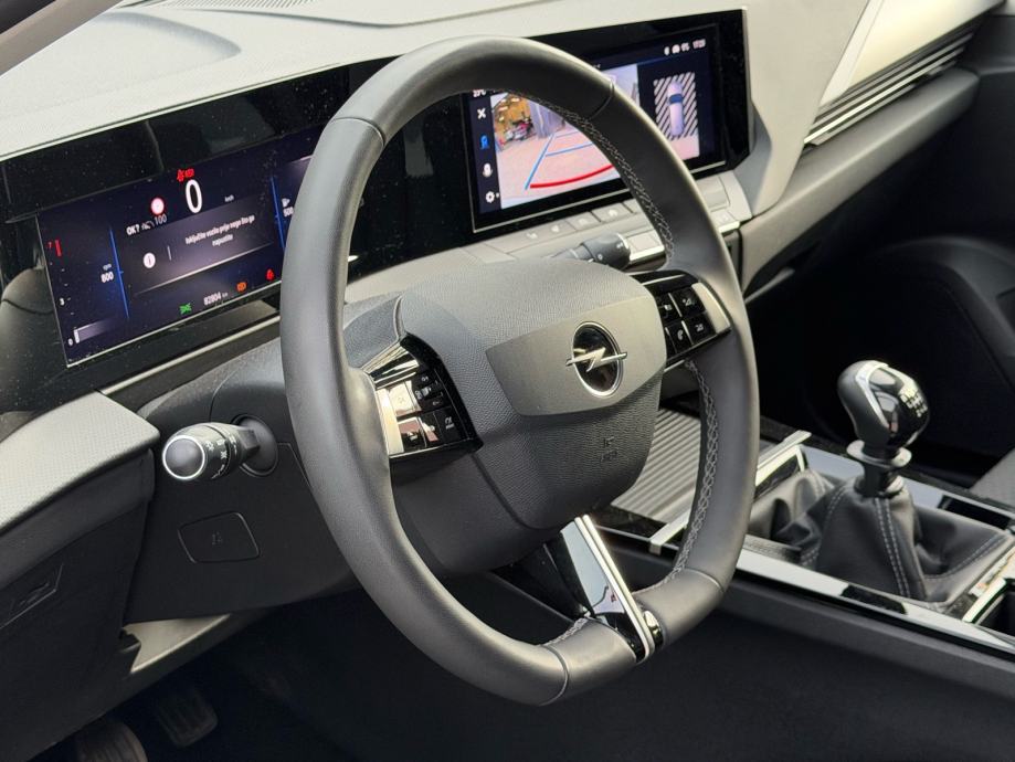 Opel Astra 1,2 Turbo, fotografija 9