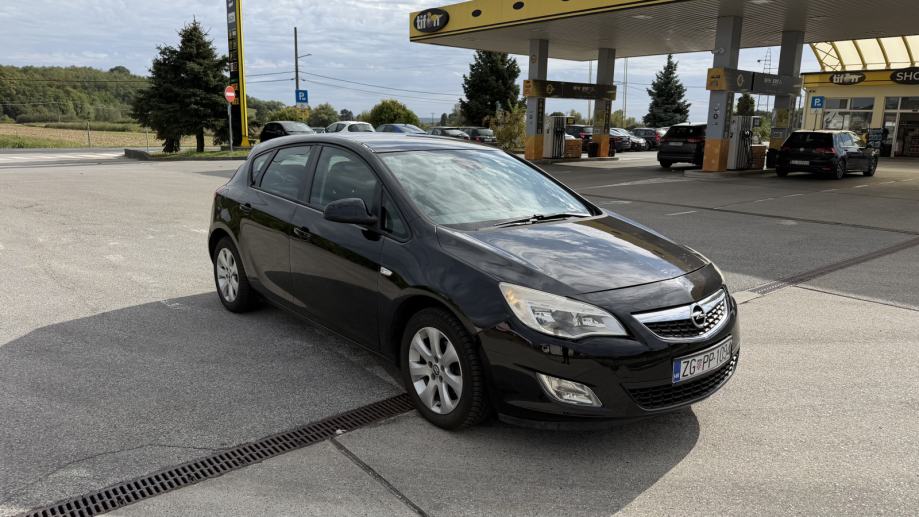 Opel Astra 1,3 CDTI, fotografija 3