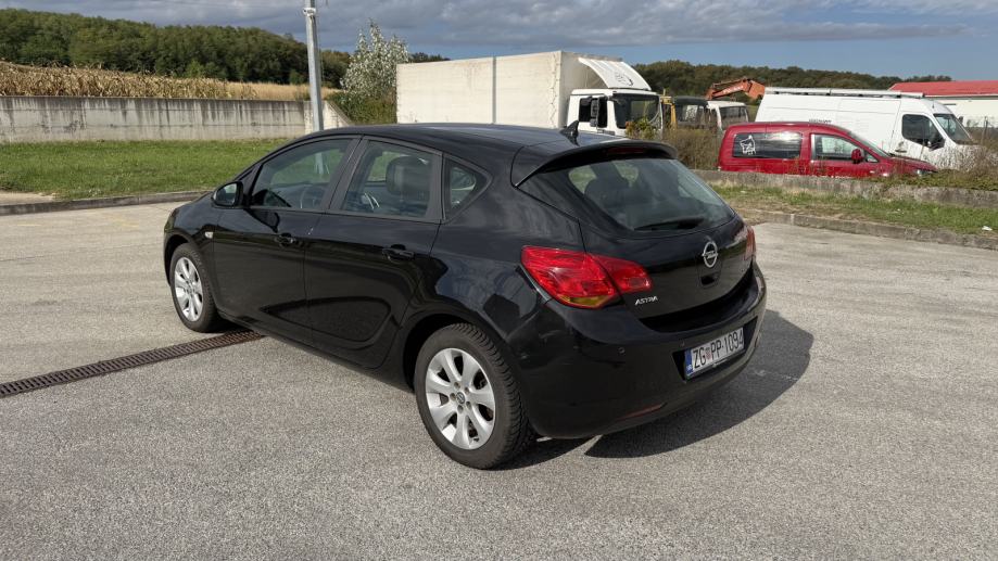 Opel Astra 1,3 CDTI, fotografija 4