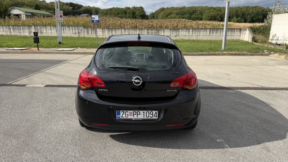 Opel Astra 1,3 CDTI, fotografija 5