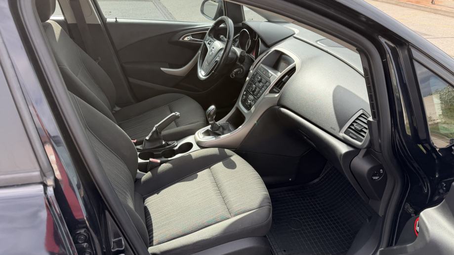 Opel Astra 1,3 CDTI, fotografija 8