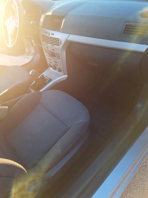 Opel Astra 1,4 16V, fotografija 8