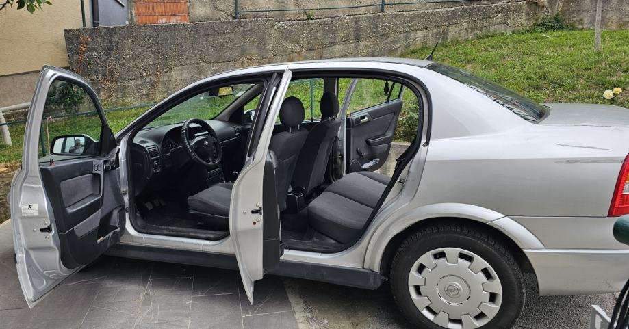 Opel Astra, 4 vrata 1400 ccm, benzinac, 66 kw, 105.000 km!!!, fotografija 6