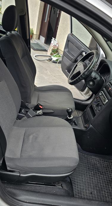 Opel Astra, 4 vrata 1400 ccm, benzinac, 66 kw, 105.000 km!!!, fotografija 14