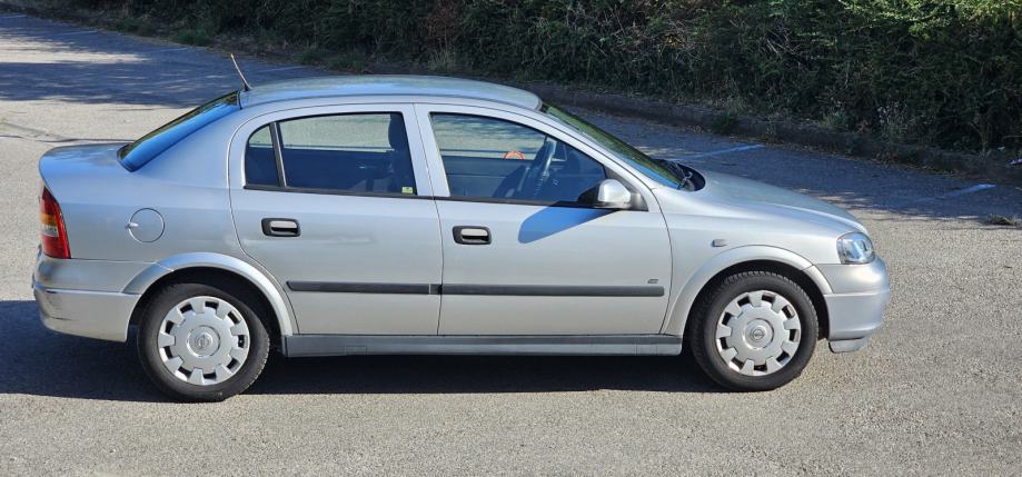 Opel Astra, 4 vrata 1400 ccm, benzinac, 66 kw, 105.000 km!!!, fotografija 4