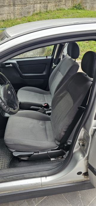 Opel Astra, 4 vrata 1400 ccm, benzinac, 66 kw, 105.000 km!!!, fotografija 7