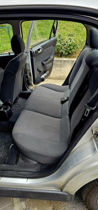 Opel Astra, 4 vrata 1400 ccm, benzinac, 66 kw, 105.000 km!!!, fotografija 9