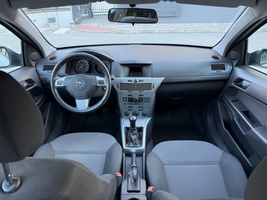 OPEL ASTRA 1,4 benzin,samo 130tkm,2012,reg 5/2027,potvrda km, fotografija 11
