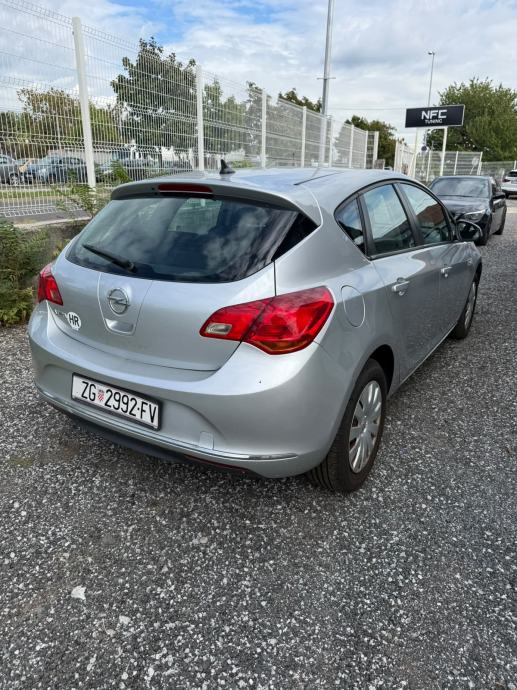 Opel Astra 1.4 ENJOY, fotografija 2
