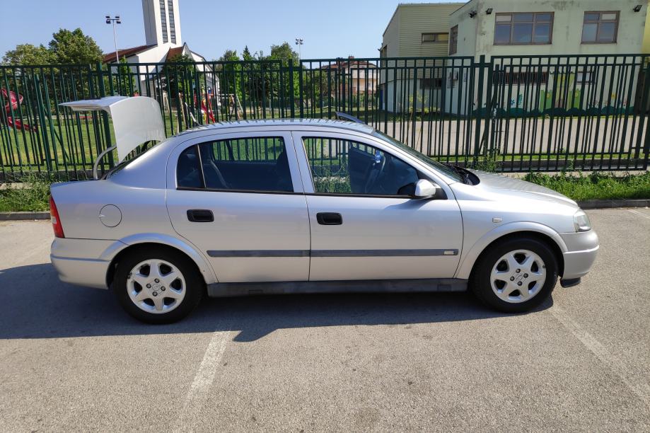 Opel astra 2001 год