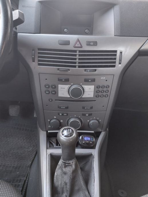 Opel Astra 1,4, reg. 08/2027, fotografija 2