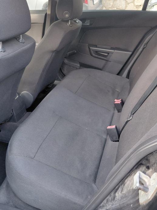 Opel Astra 1,4, reg. 08/2027, fotografija 3