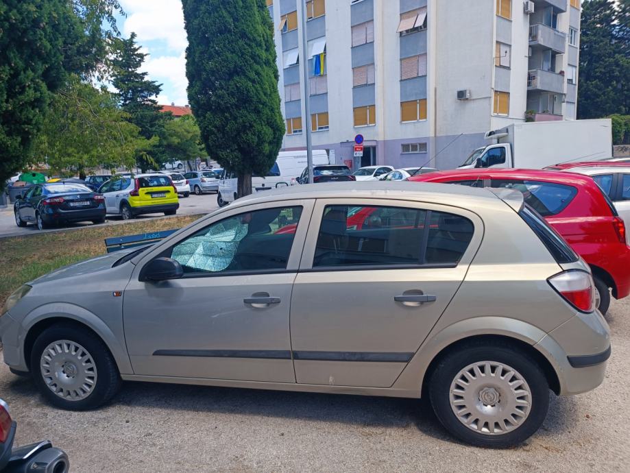 Opel Astra 1,4, fotografija 6