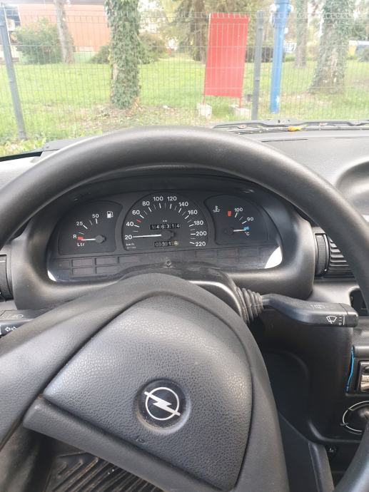 Opel Astra 1,4, fotografija 8