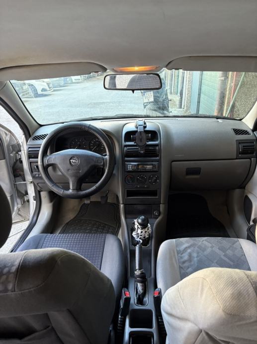 Opel Astra 1,4, fotografija 7
