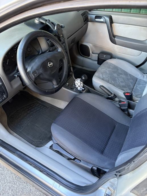 Opel Astra 1,4, fotografija 6