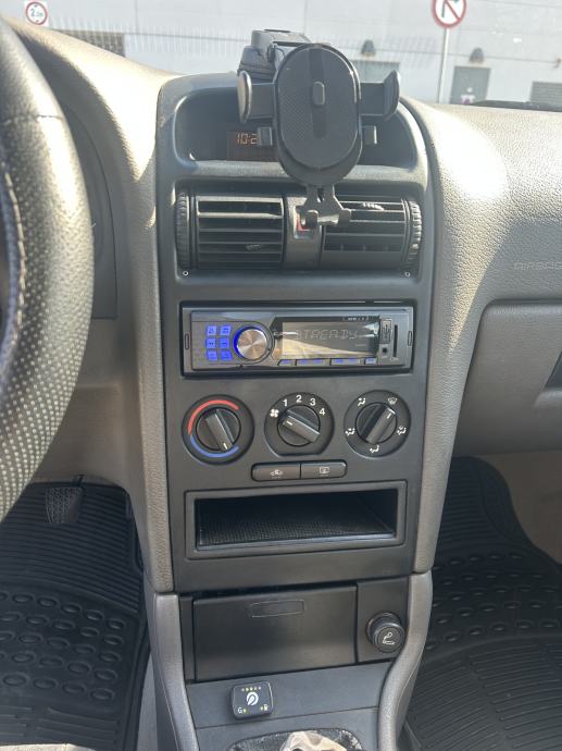 Opel Astra 1,4, fotografija 8