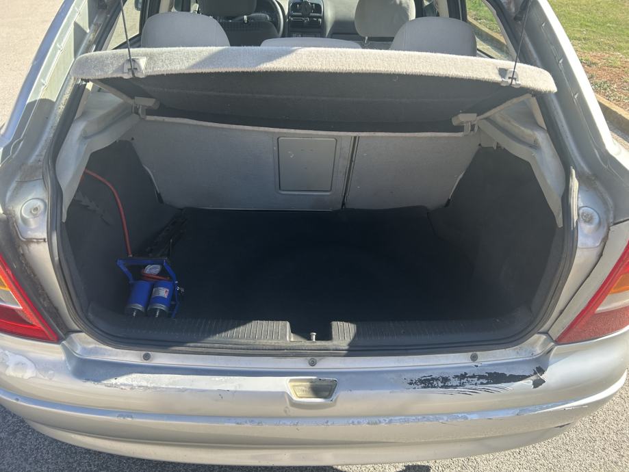Opel Astra 1,4, fotografija 9