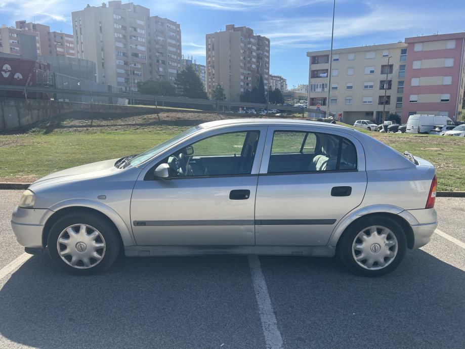 Opel Astra 1,4, fotografija 3