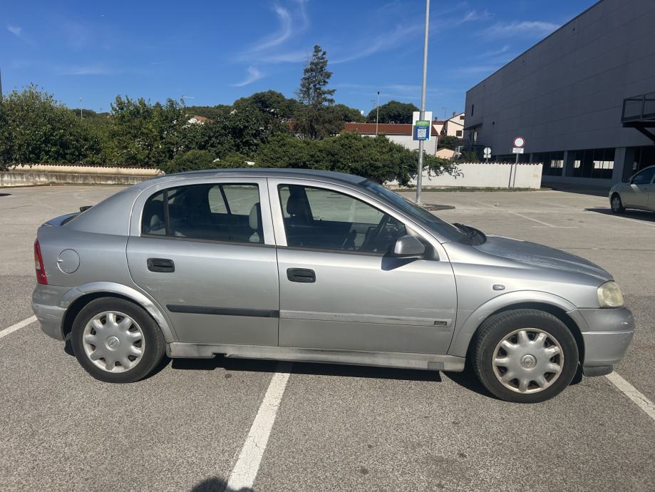 Opel Astra 1,4, fotografija 4