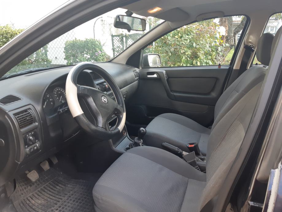 Opel Astra 1,4, fotografija 3