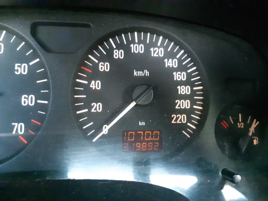 Opel Astra 1,4, fotografija 4