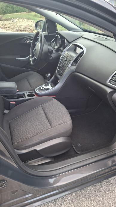 Opel Astra 1.4 turbo, fotografija 7