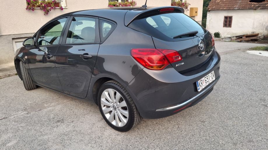Opel Astra 1.4 turbo, fotografija 3