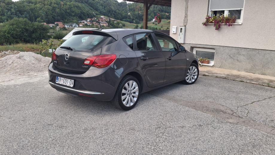 Opel Astra 1.4 turbo, fotografija 6