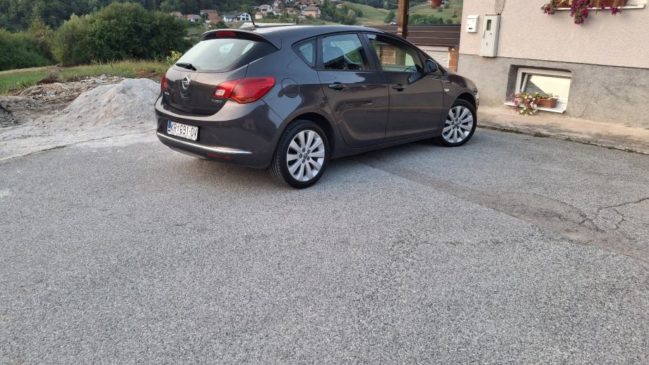 Opel Astra 1.4 turbo, fotografija 4