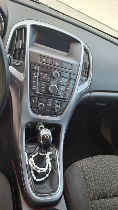 Opel Astra 1.4 turbo, fotografija 8