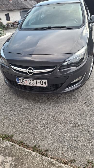 Opel Astra 1.4 turbo, fotografija 5