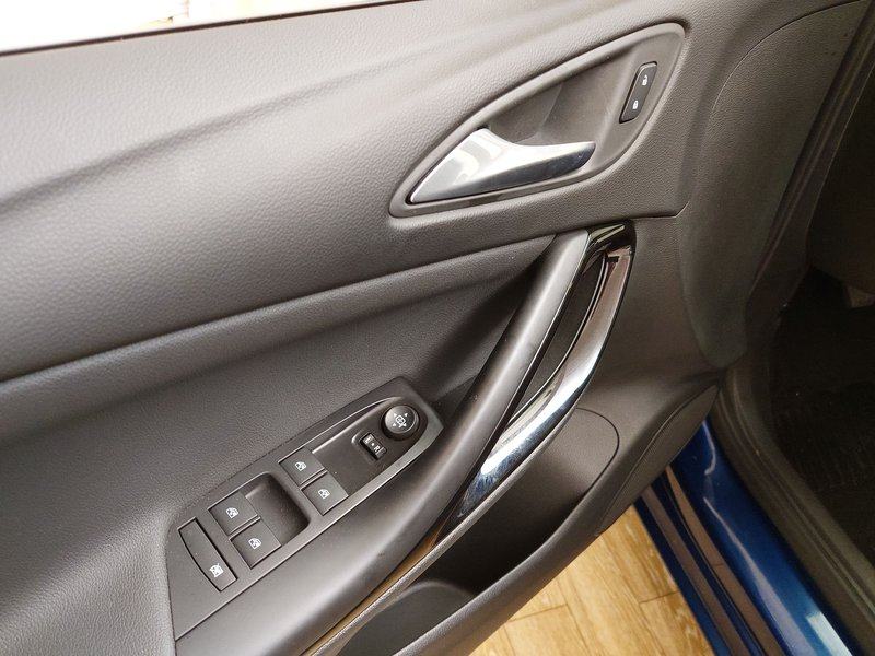 Opel Astra 1.5 D Business Elegance • Full LED, fotografija 5