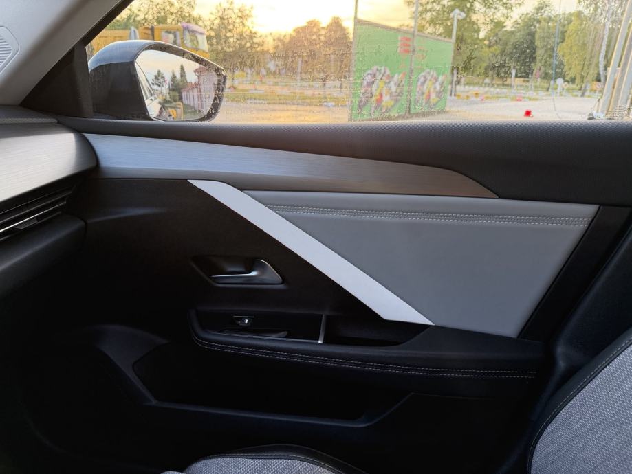 Opel Astra 1,5 D CDTI Elegance, fotografija 13