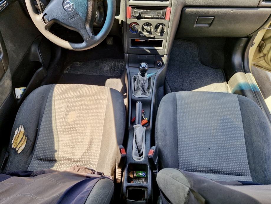 - OPEL ASTRA 1.6 / 100KS Benzinac -, fotografija 12