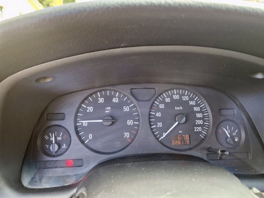 - OPEL ASTRA 1.6 / 100KS Benzinac -, fotografija 14