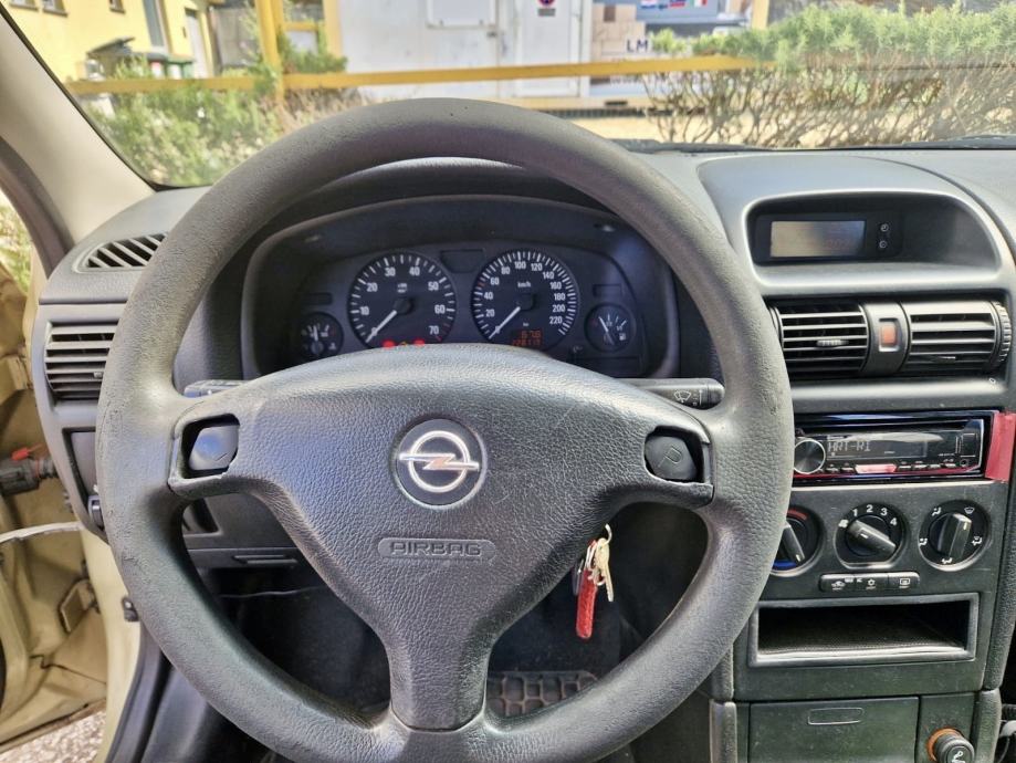 - OPEL ASTRA 1.6 / 100KS Benzinac -, fotografija 15