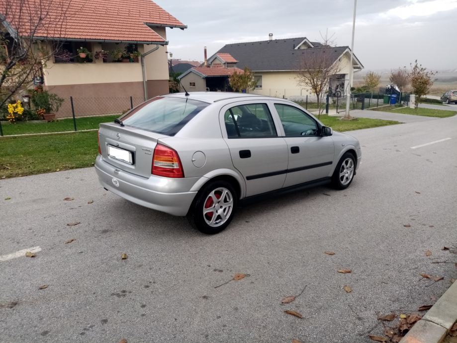 Opel astra 2001 год