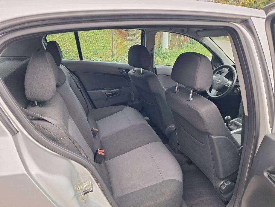 Opel Astra 1,6 16V 2011god 140tkm, fotografija 8