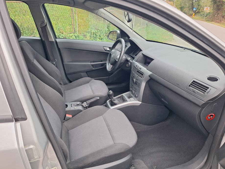 Opel Astra 1,6 16V 2011god 140tkm, fotografija 7