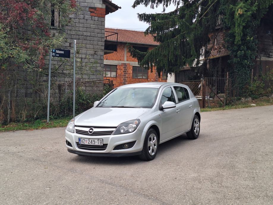 Opel Astra 1,6 16V 2011god 140tkm, fotografija 3