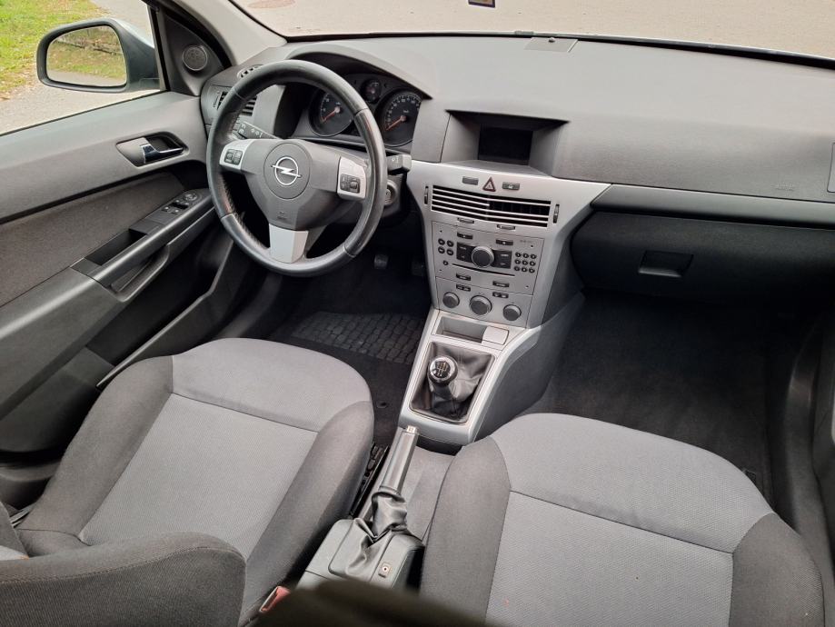 Opel Astra 1,6 16V 2011god 140tkm, fotografija 9